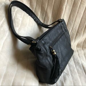 LIKE NEW  leather Cabin Creek black  shoulder bag